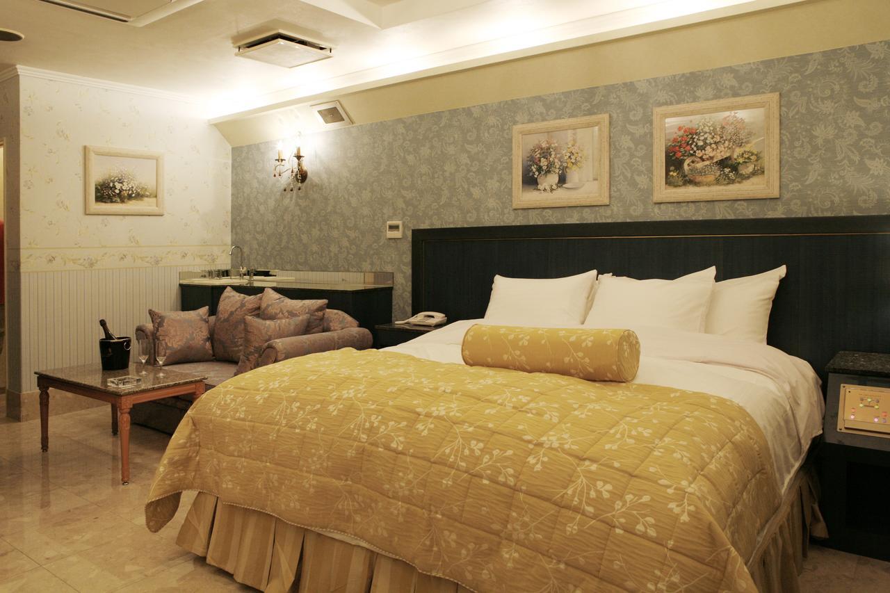 Отель Meguro Emperor (Adults Only) Токио Номер фото
